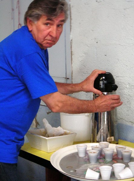 2012-06-27 73 Auguste au percolateur.JPG